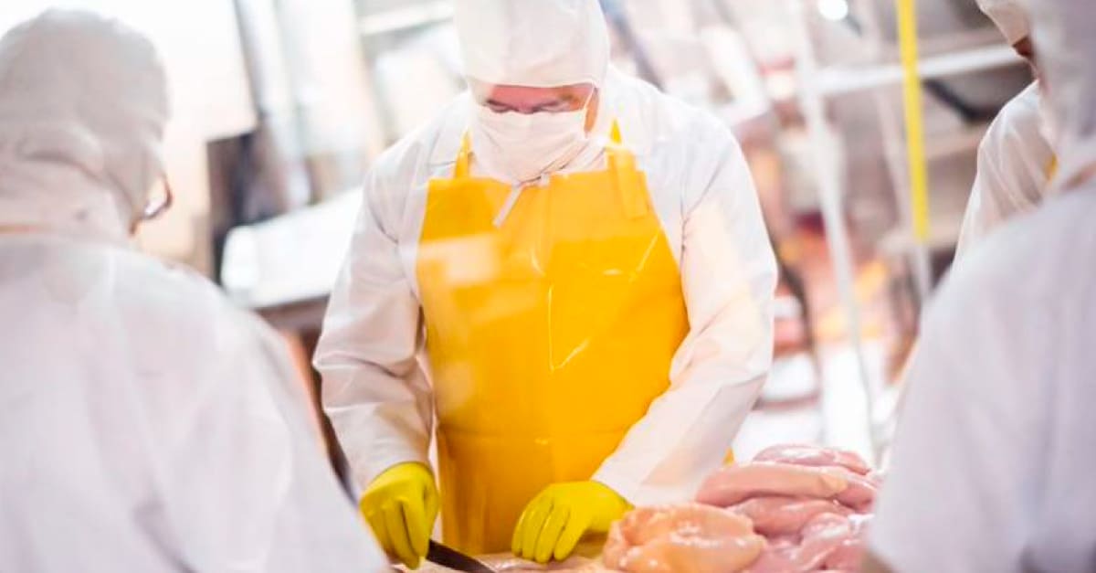 COVID-19: Захист ключових працівників харчової промисловості від зараження